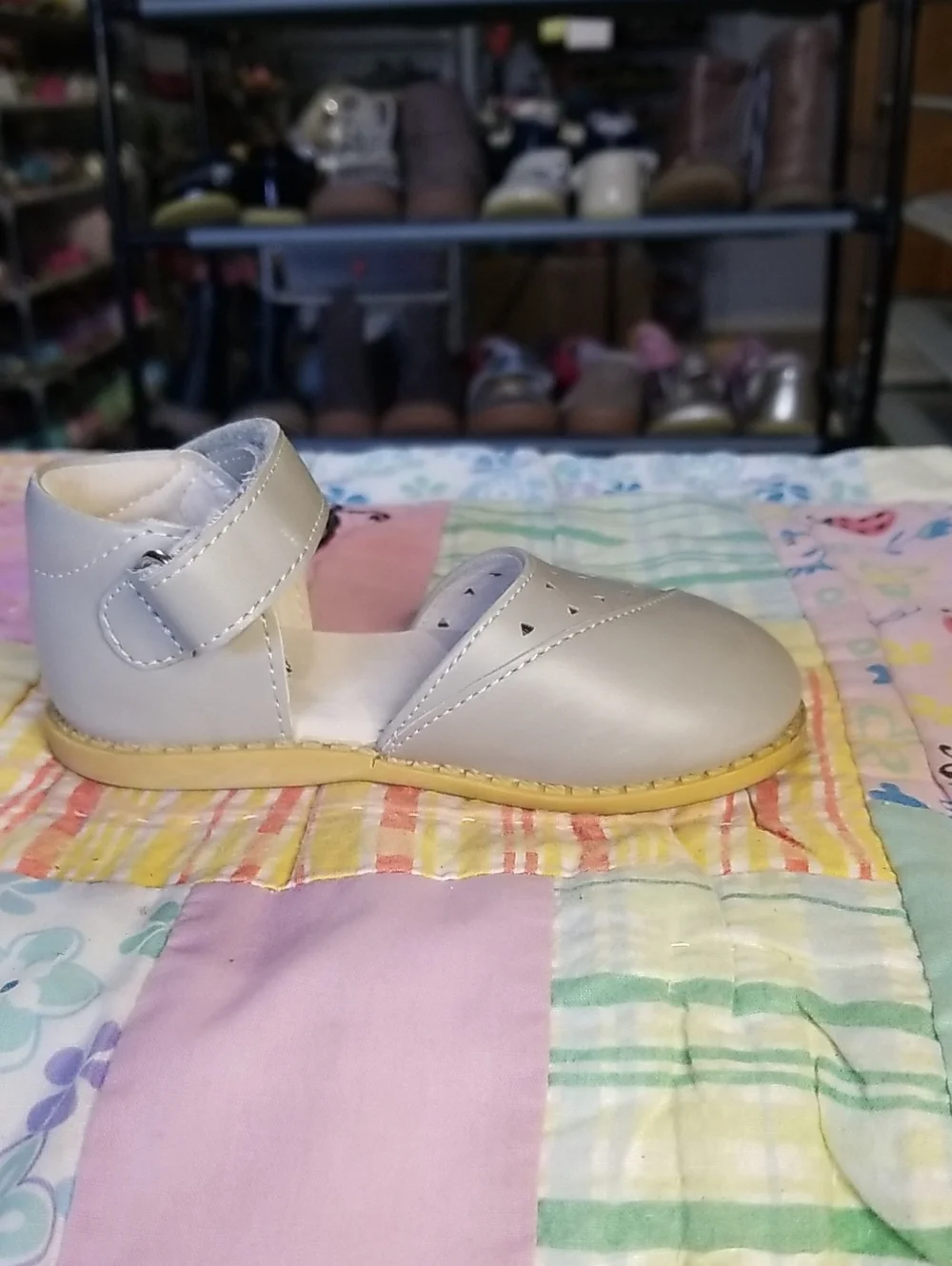 Livie & Luca Light Gray Leather Mary Jane Shoes with Strap Size 5 Luna
